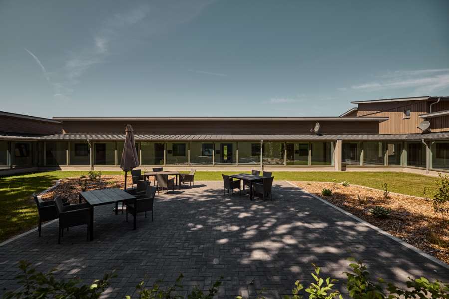 Ståltag ”beskytter” mennesker, der har brug for en hjælpende hånd i hverdagen, Feldstraße 12-26, 24983 Handewitt, Tyskland